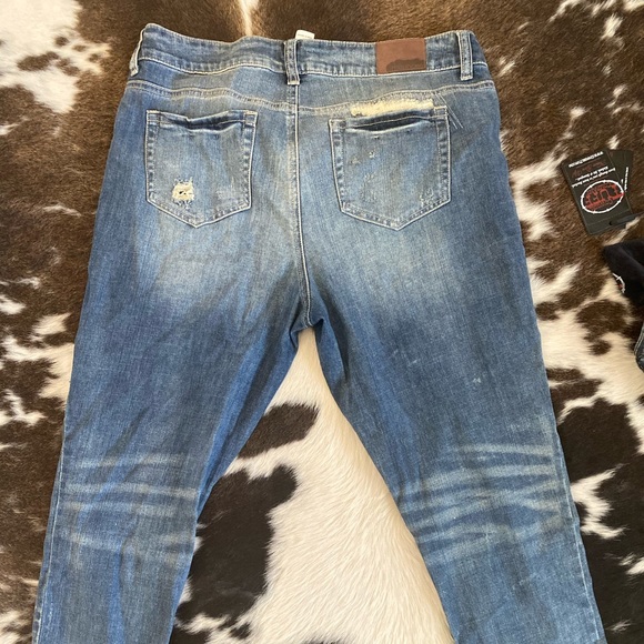 Distressed ankle jeans - Picture 2 of 2